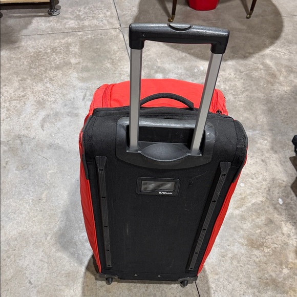 Wilson Super Tour Tennis Duffel Bag - Picture 6 of 15